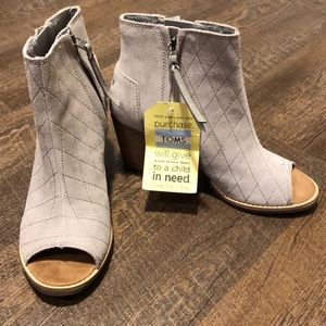 NWT TOMS BOOTIES, size 8.